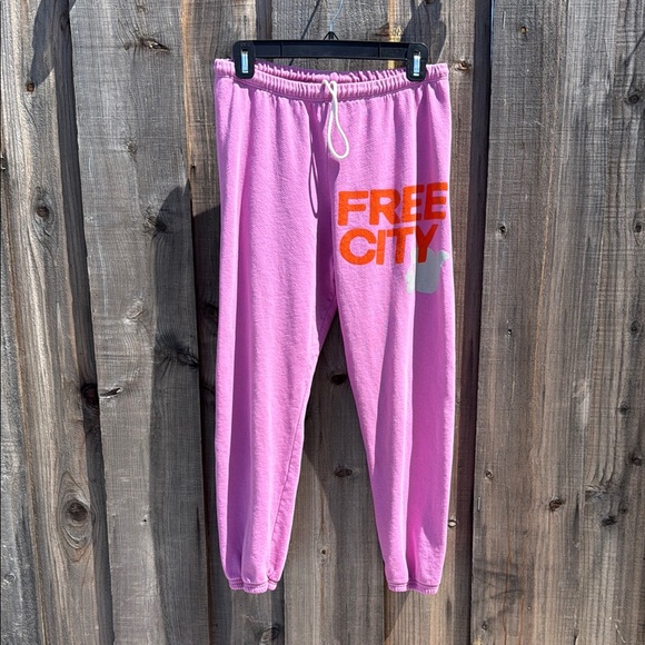 FREE CITY SWEATS - Picture 1 of 6